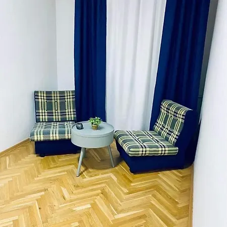 Regina's Modern Near Square Apartamento Skopie